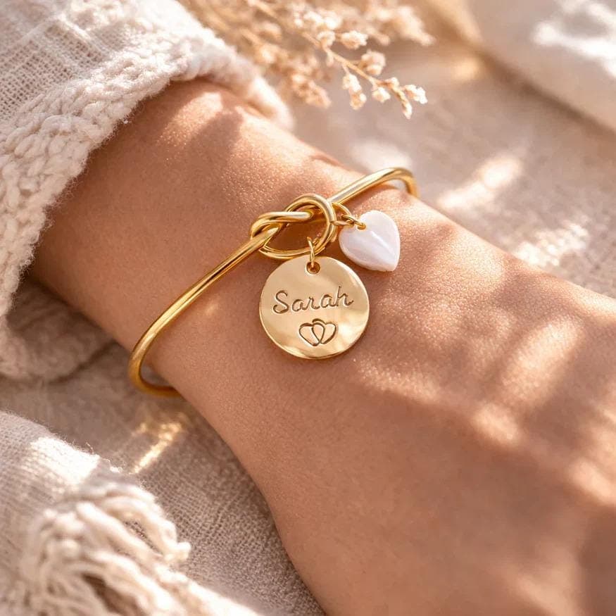 Bracelet jonc noeud avec nacre – Choix cœur, lune ou étoile – Bijou gravé personnalisé Femme, Maman, Mamie