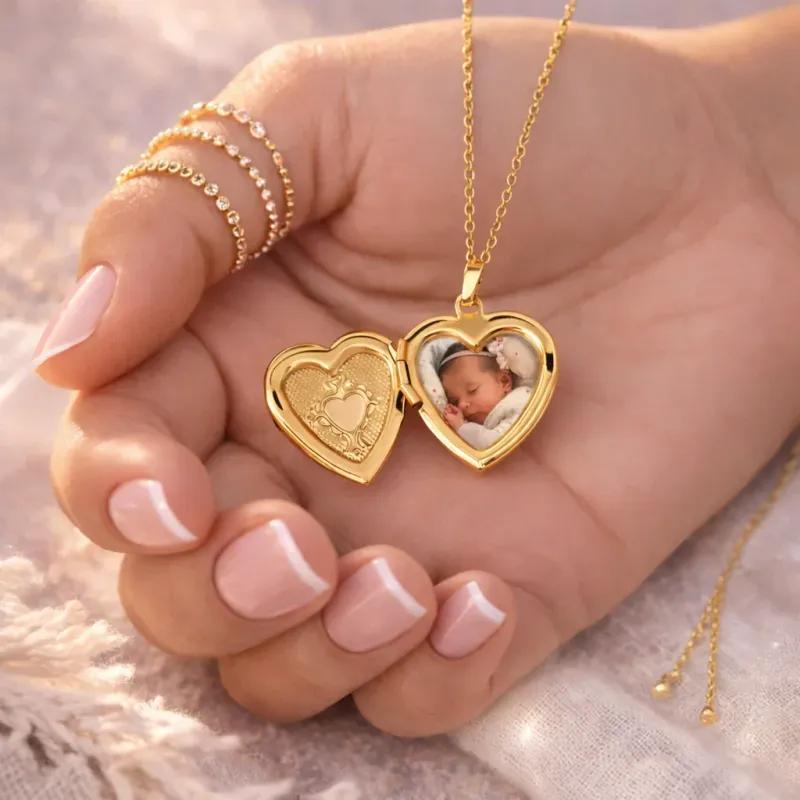 Collier médaillon photo cœur ouvrant en métal doré personnalisable — Fait main par Creabibenval
